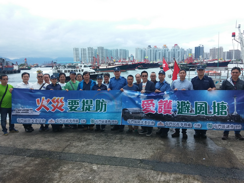 Publicity Activity on Fire Safety at Tuen Mun Typhoon Shelter during Fishing Moratorium (16 May 2017)