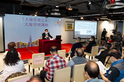 Participants listened attentively at the seminar.