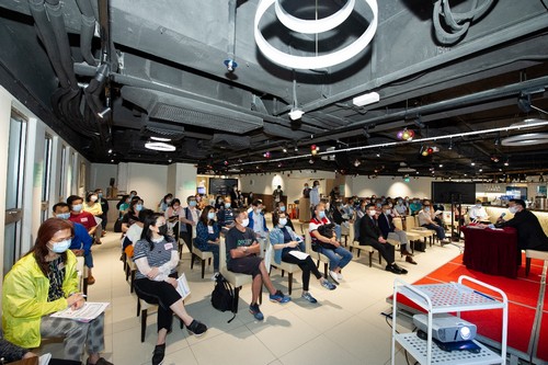 Participants listened attentively at the seminar.