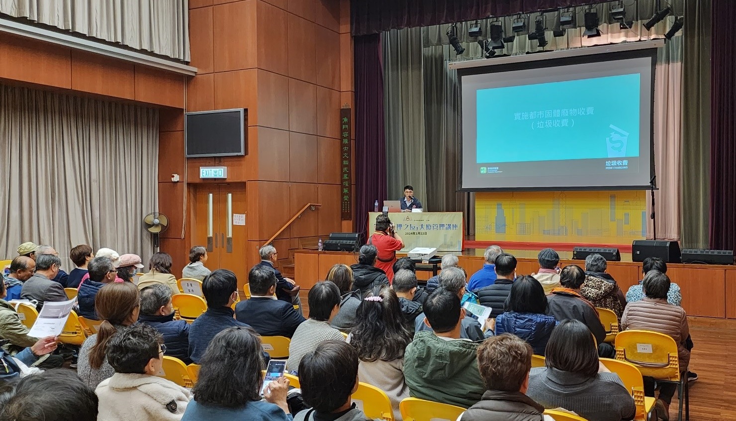 Participants listened attentively at the Seminar.
